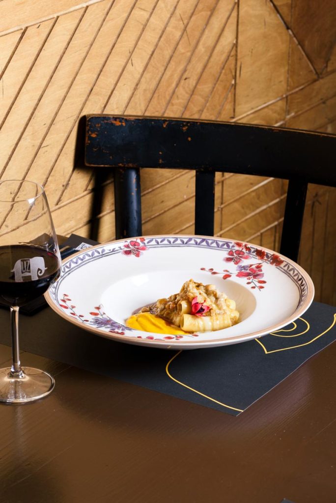 RIGATONI AL RAGÙ DI CONIGLIO Uzeta Bistrò Siciliano Rigatoni Ragù Coniglio