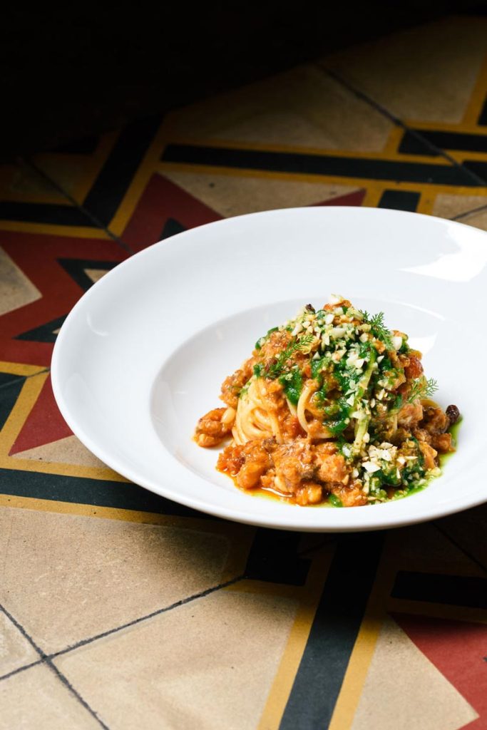 Spaghetto con ragù di ricciola Uzeta Bistrò Siciliano Spaghetto con ragù di ricciola